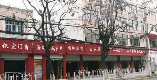 走在街上，察覺商店廣告牌千篇一律，統(tǒng)一式商鋪標(biāo)牌有須要嗎？5